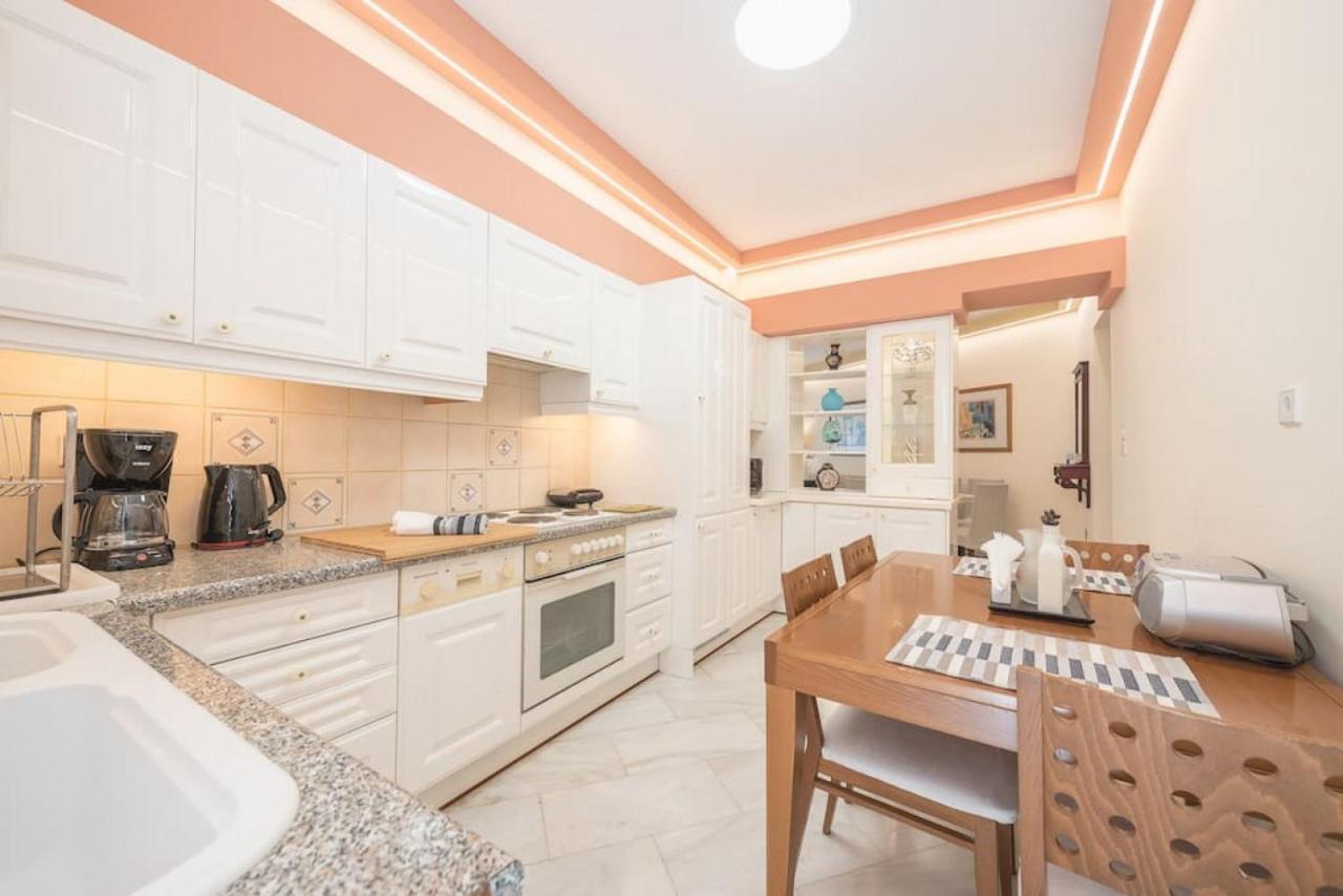 Central 3Br Apartment Next To Panormou Metro! Athen Eksteriør bilde