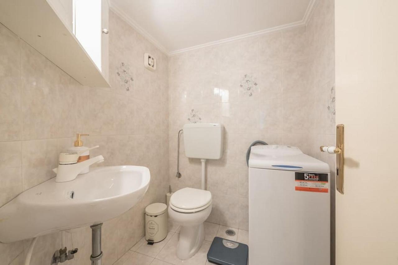Central 3Br Apartment Next To Panormou Metro! Athen Eksteriør bilde